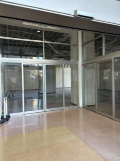 営業しながらの部分解体！